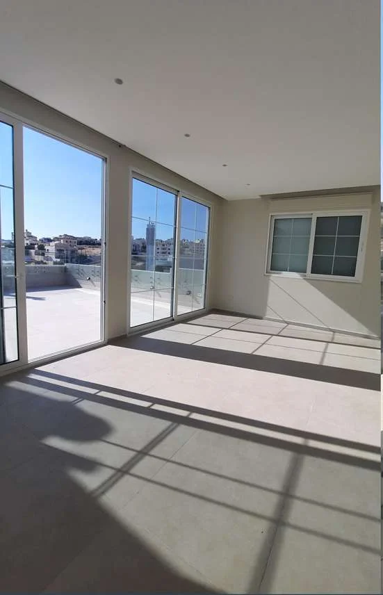 Private residence roof extension